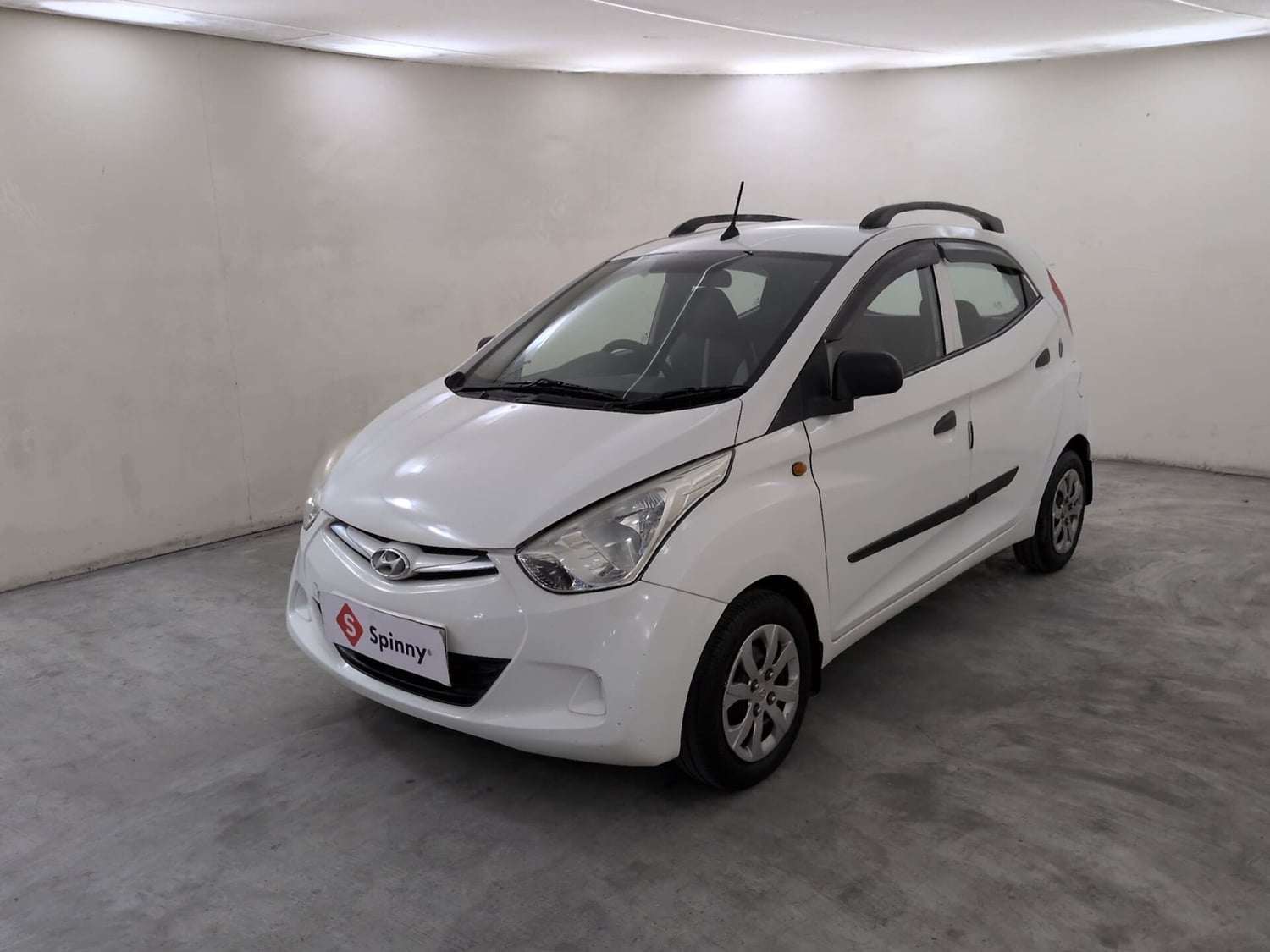 Used 2016 hyundai Eon Magna+ (O) Petrol Manual exterior LEFT FRONT CORNER VIEW