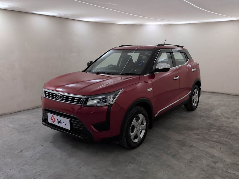 Used 2022 Mahindra XUV 300 W6 1.2 Petrol AMT Petrol Automatic exterior LEFT FRONT CORNER VIEW