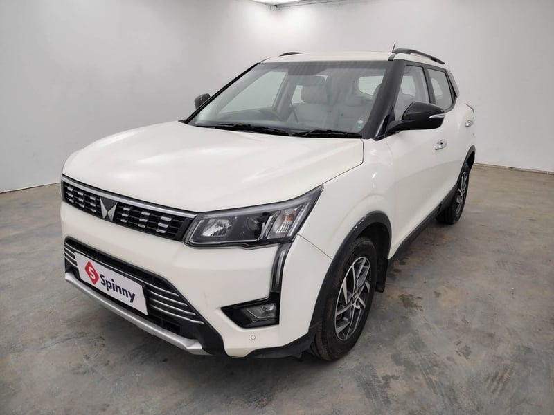 Used 2024 Mahindra XUV 300 W8 (O) 1.2 Petrol AMT Petrol Automatic exterior LEFT FRONT CORNER VIEW