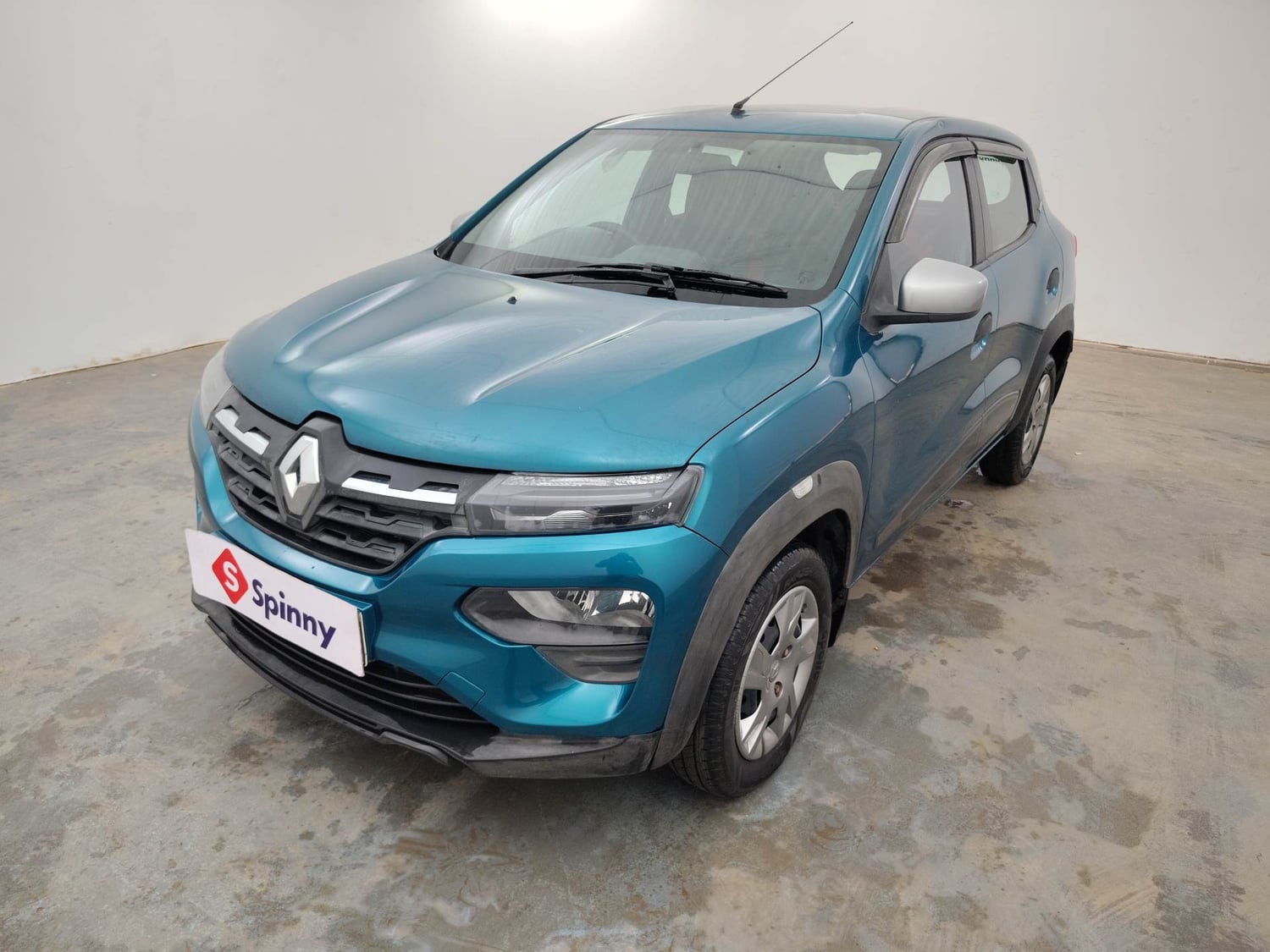 Used 2020 Renault Kwid RXT 1.0 Opt Petrol Manual exterior LEFT FRONT CORNER VIEW