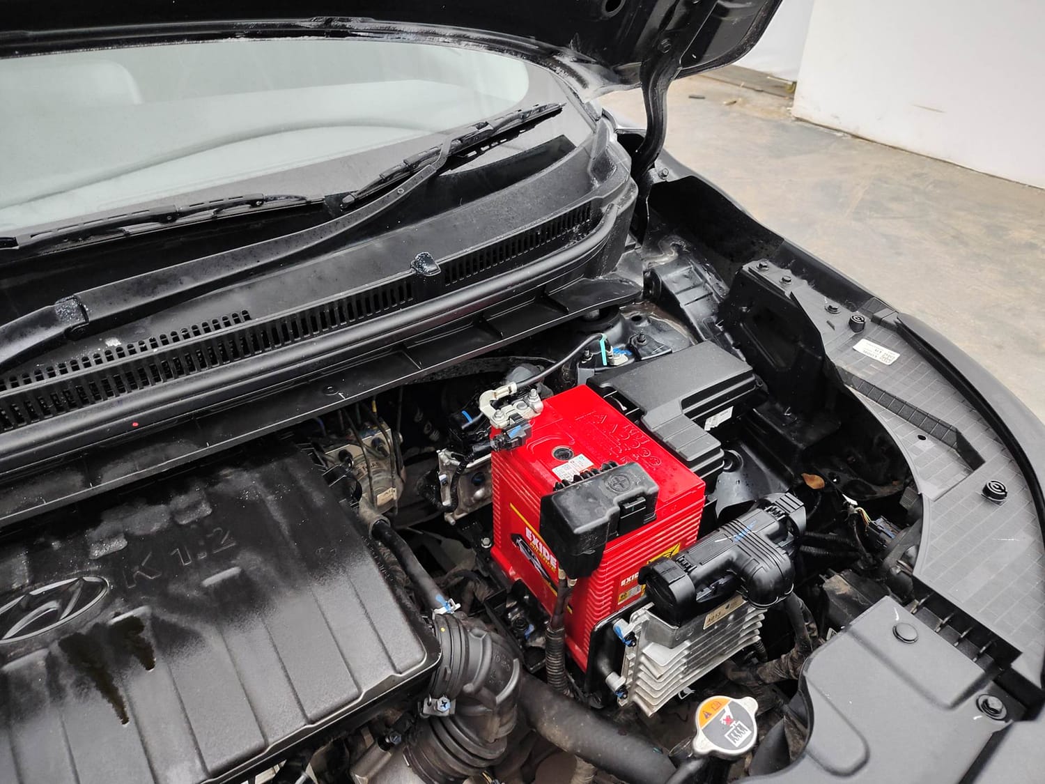 Used 2024 Hyundai Exter SX (O) Connect 1.2 AMT Knight Edition Petrol Automatic engine ENGINE LEFT SIDE HINGE & APRON VIEW