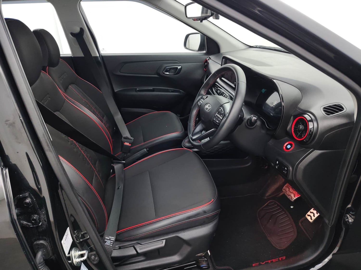 Used 2024 Hyundai Exter SX (O) Connect 1.2 AMT Knight Edition Petrol Automatic interior RIGHT SIDE FRONT DOOR CABIN VIEW