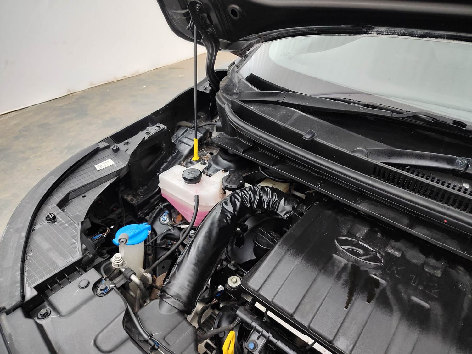 Used 2024 Hyundai Exter SX (O) Connect 1.2 AMT Knight Edition Petrol Automatic engine ENGINE RIGHT SIDE HINGE & APRON VIEW