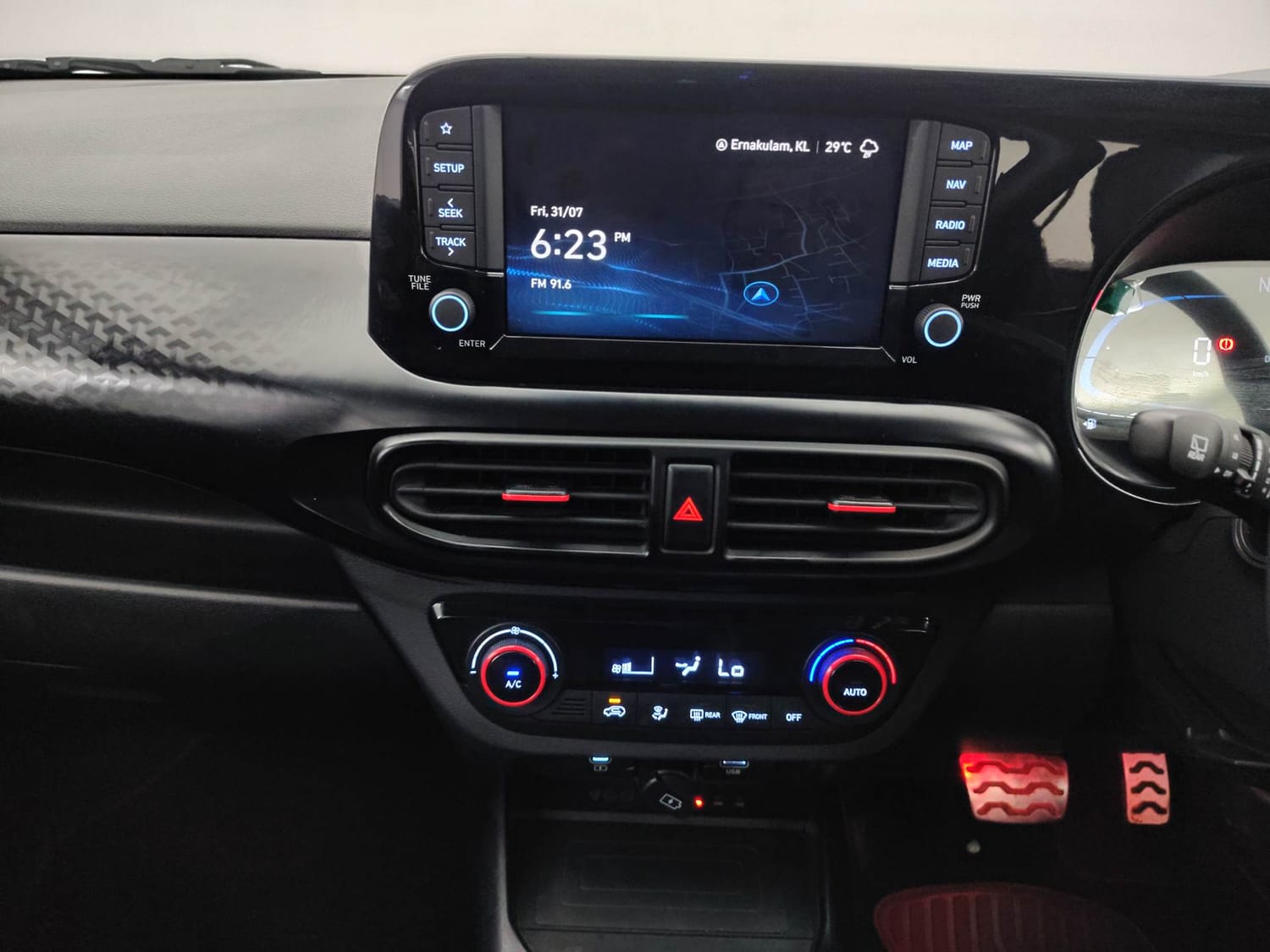 Used 2024 Hyundai Exter SX (O) Connect 1.2 AMT Knight Edition Petrol Automatic interior MUSIC SYSTEM & AC CONTROL VIEW