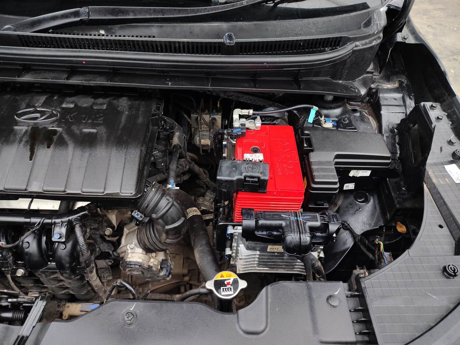 Used 2024 Hyundai Exter SX (O) Connect 1.2 AMT Knight Edition Petrol Automatic engine ENGINE LEFT SIDE VIEW