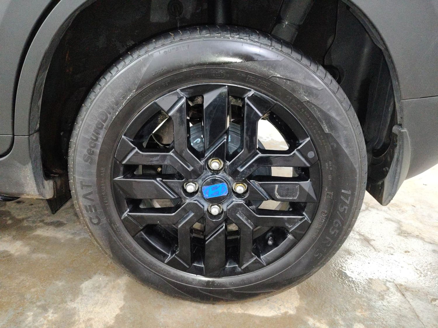 Used 2024 Hyundai Exter SX (O) Connect 1.2 AMT Knight Edition Petrol Automatic tyres LEFT REAR TYRE RIM VIEW