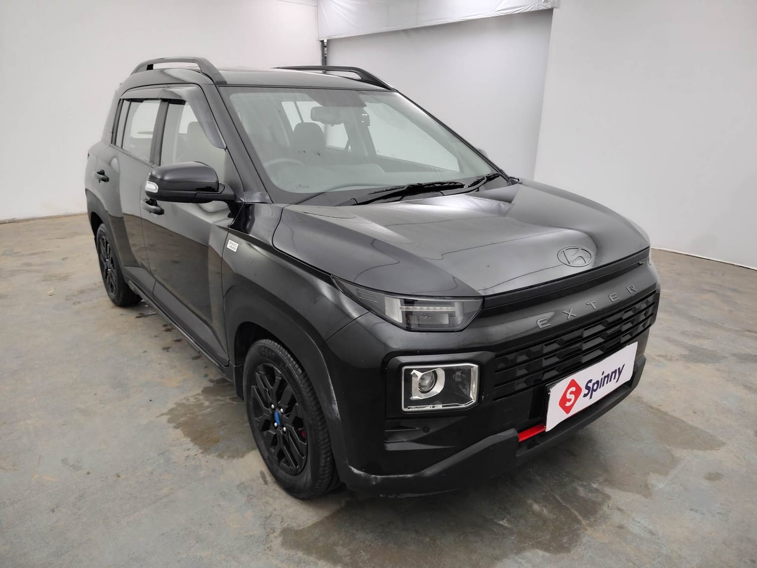Used 2024 Hyundai Exter SX (O) Connect 1.2 AMT Knight Edition Petrol Automatic exterior RIGHT FRONT CORNER VIEW