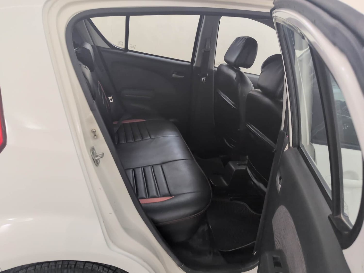 Used 2014 Maruti Suzuki Ritz Zxi BS-IV Petrol Manual interior RIGHT SIDE REAR DOOR CABIN VIEW