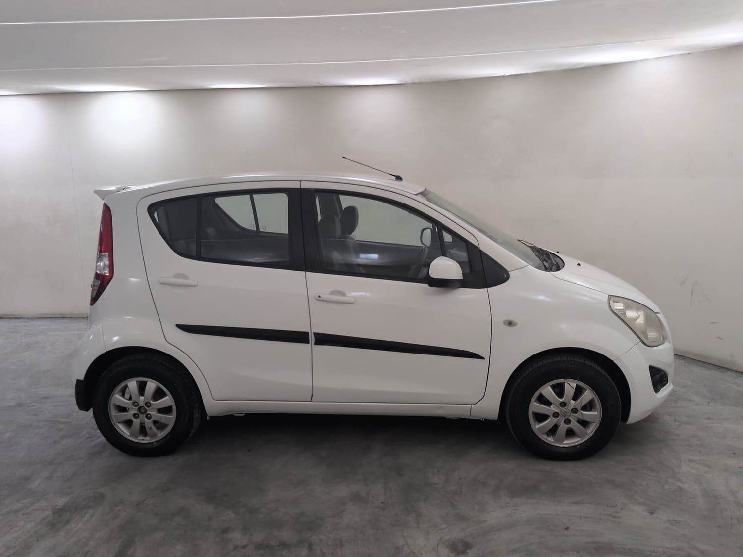 Used 2014 Maruti Suzuki Ritz Zxi BS-IV Petrol Manual exterior RIGHT SIDE VIEW