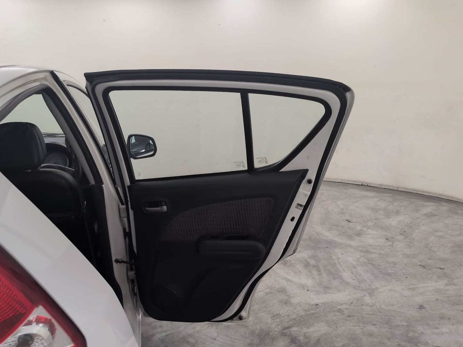Used 2014 Maruti Suzuki Ritz Zxi BS-IV Petrol Manual interior RIGHT REAR DOOR OPEN VIEW