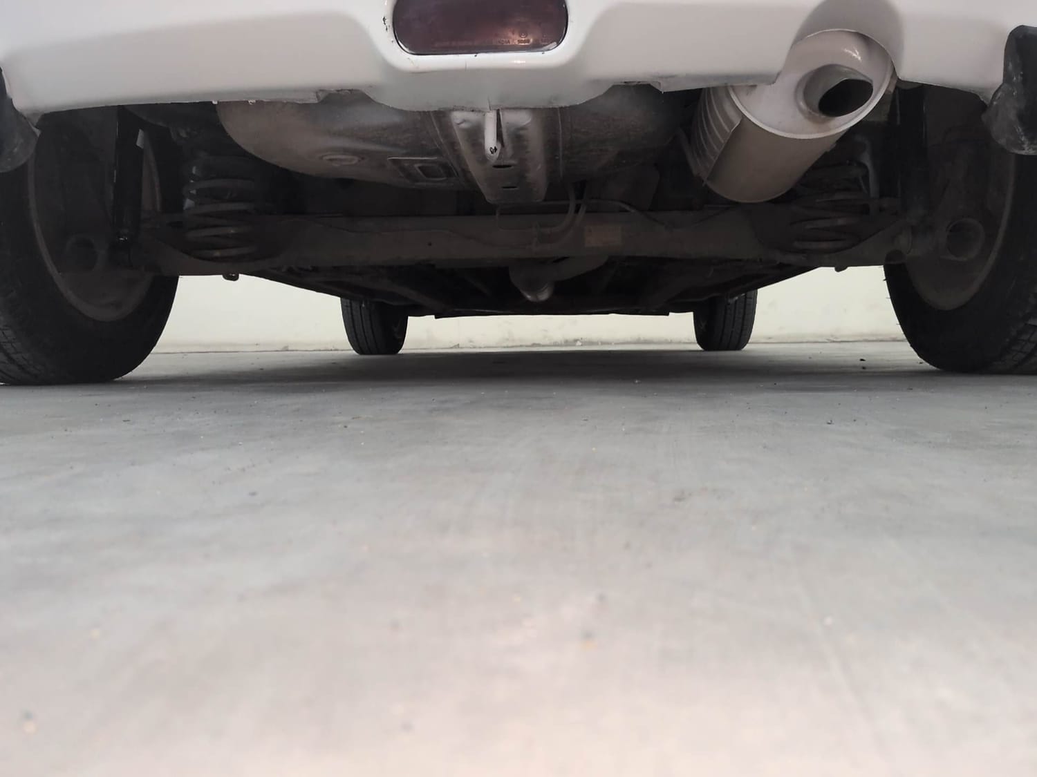 Used 2014 Maruti Suzuki Ritz Zxi BS-IV Petrol Manual extra REAR UNDERBODY VIEW (TAKEN FROM REAR)