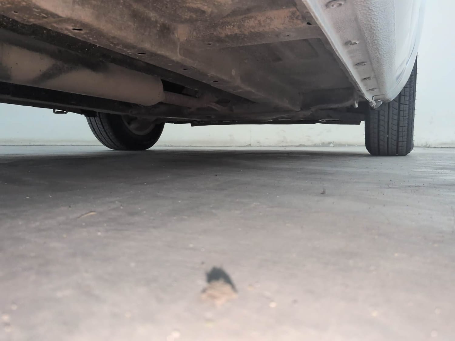 Used 2014 Maruti Suzuki Ritz Zxi BS-IV Petrol Manual extra REAR RIGHT UNDERBODY VIEW