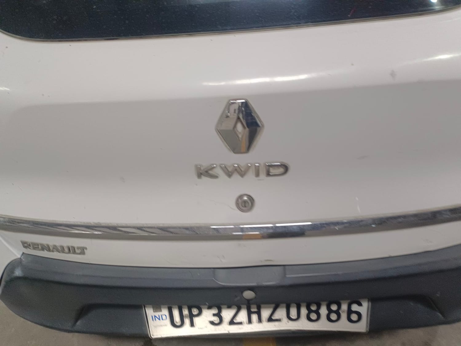 Used 2017 Renault Kwid 1.0 RXT Petrol Manual dents MINOR SCRATCH