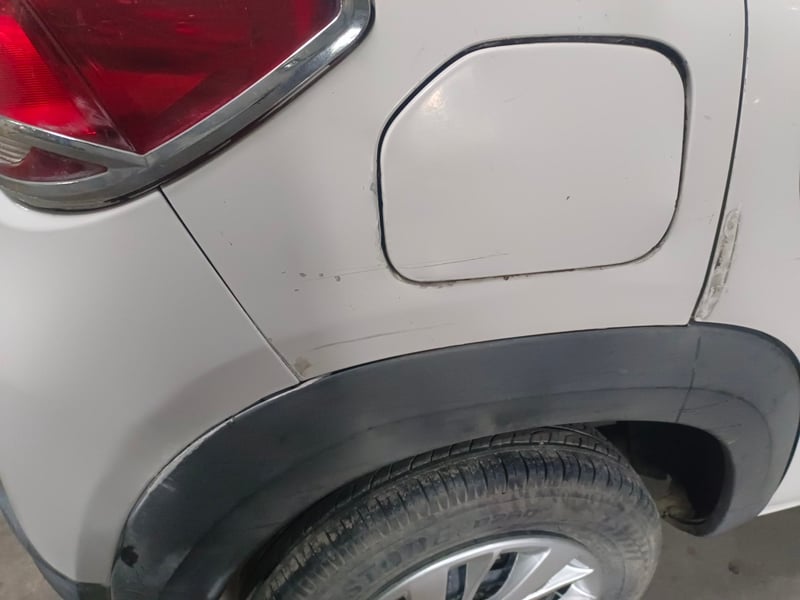 Used 2017 Renault Kwid 1.0 RXT Petrol Manual dents MINOR SCRATCH