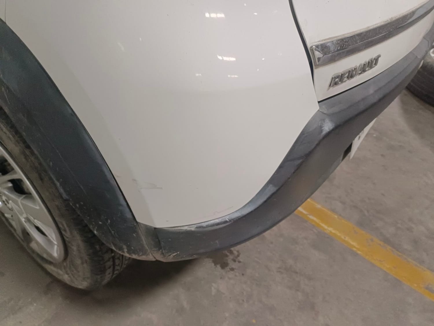 Used 2017 Renault Kwid 1.0 RXT Petrol Manual dents MINOR SCRATCH