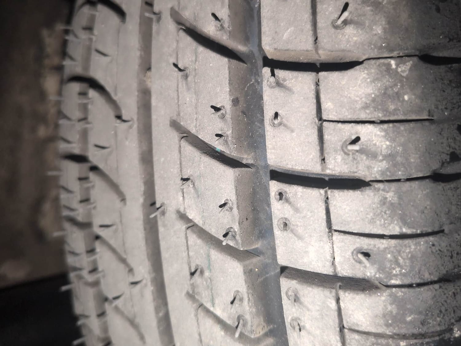 Used 2014 Maruti Suzuki Ritz Zxi BS-IV Petrol Manual tyres RIGHT REAR TYRE TREAD VIEW