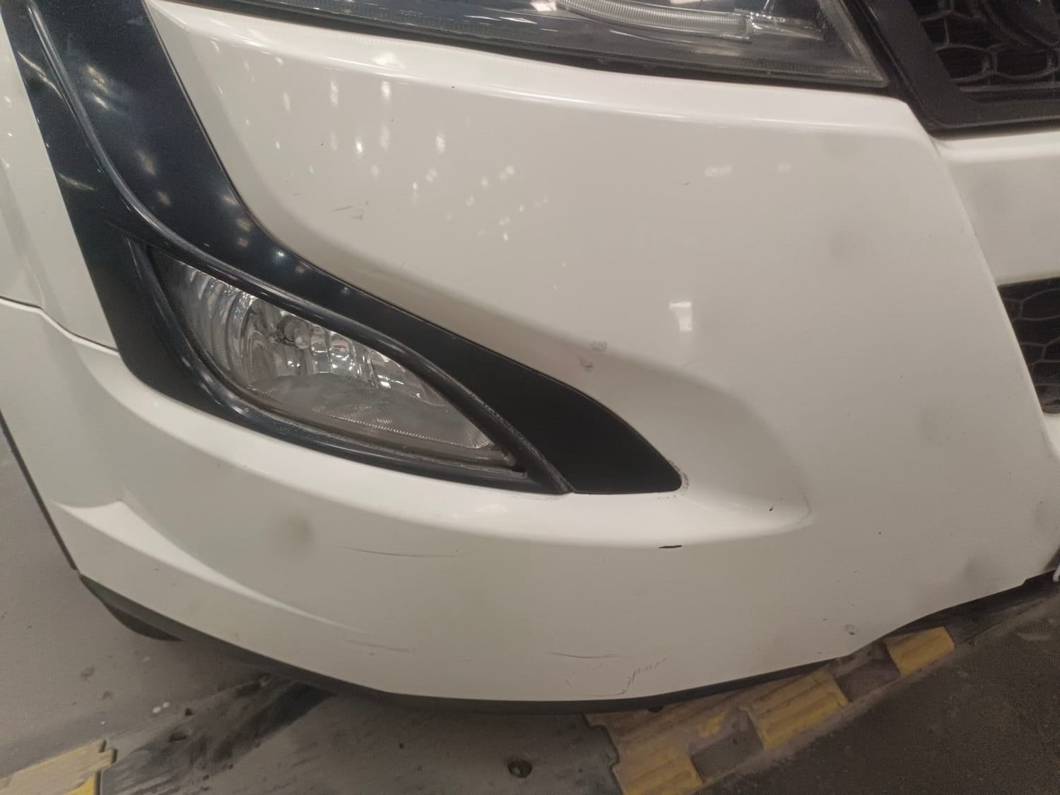 Used 2018 Mahindra XUV500 W6 Diesel Manual dents MINOR SCRATCH