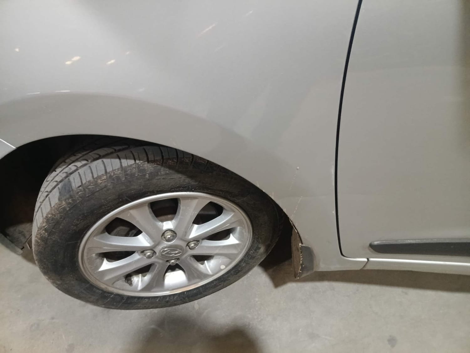 Used 2015 Hyundai Grand i10 Asta AT 1.2 Kappa VTVT Petrol Automatic dents MINOR SCRATCH