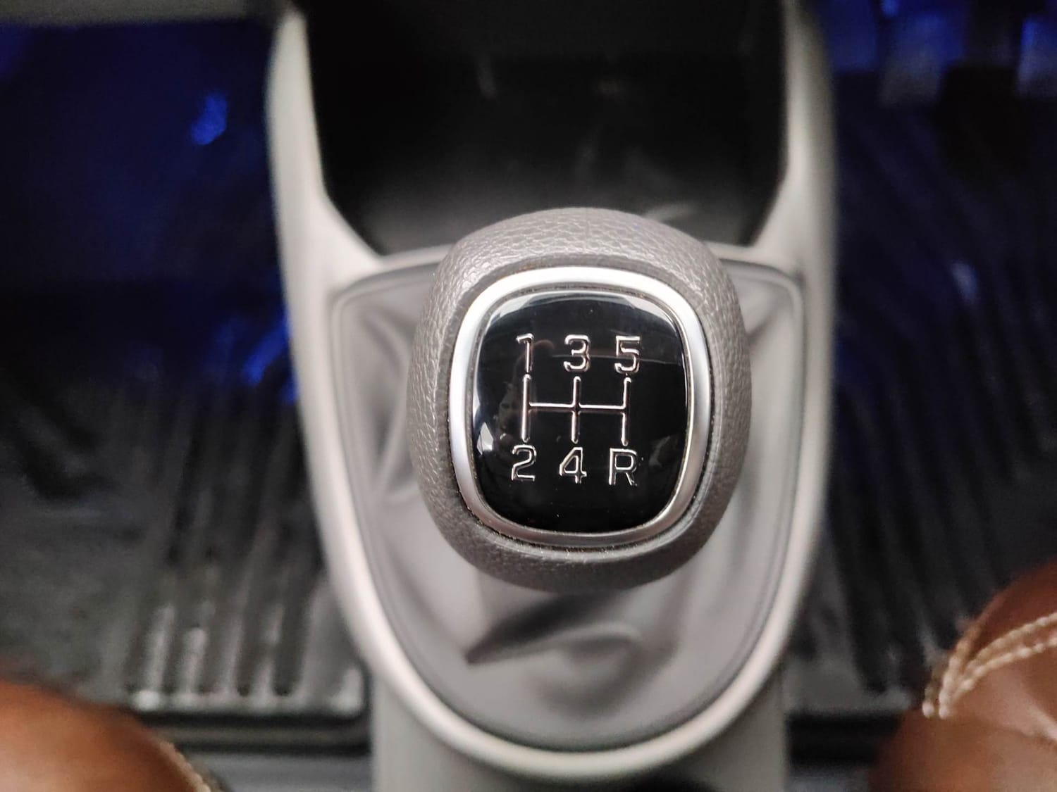 Used 2024 Hyundai Grand i10 Nios Sportz 1.2 Kappa VTVT Petrol Manual interior GEAR  KNOB VIEW