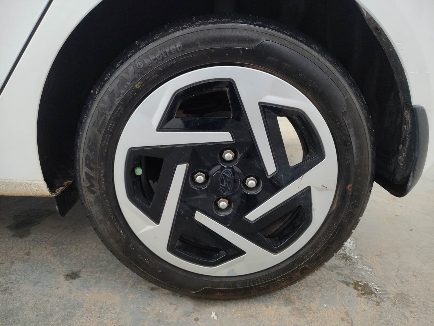 Used 2024 Hyundai Grand i10 Nios Sportz 1.2 Kappa VTVT Petrol Manual tyres LEFT REAR TYRE RIM VIEW