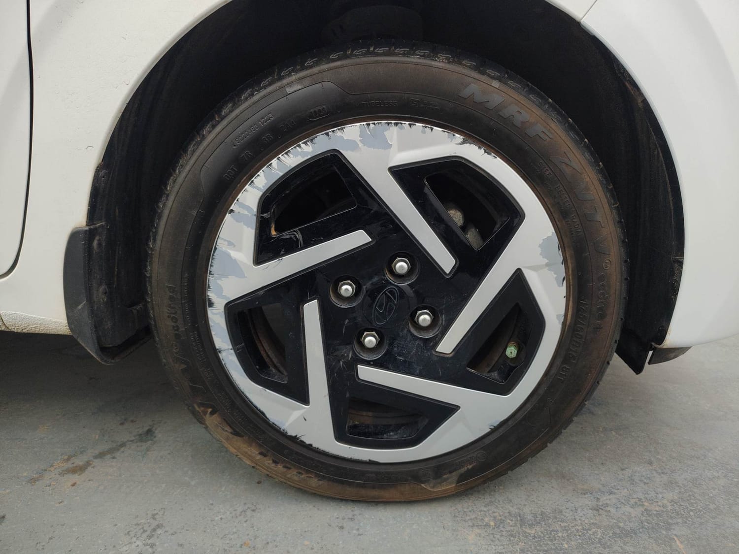 Used 2024 Hyundai Grand i10 Nios Sportz 1.2 Kappa VTVT Petrol Manual tyres RIGHT FRONT TYRE RIM VIEW