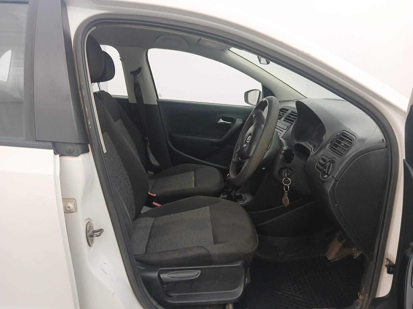 Used 2019 Volkswagen Ameo Comfortline 1.0L (P) Petrol Manual interior RIGHT SIDE FRONT DOOR CABIN VIEW