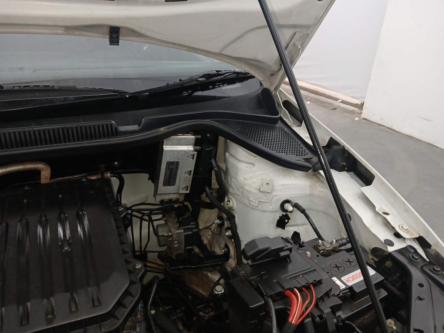 Used 2019 Volkswagen Ameo Comfortline 1.0L (P) Petrol Manual engine ENGINE LEFT SIDE HINGE & APRON VIEW