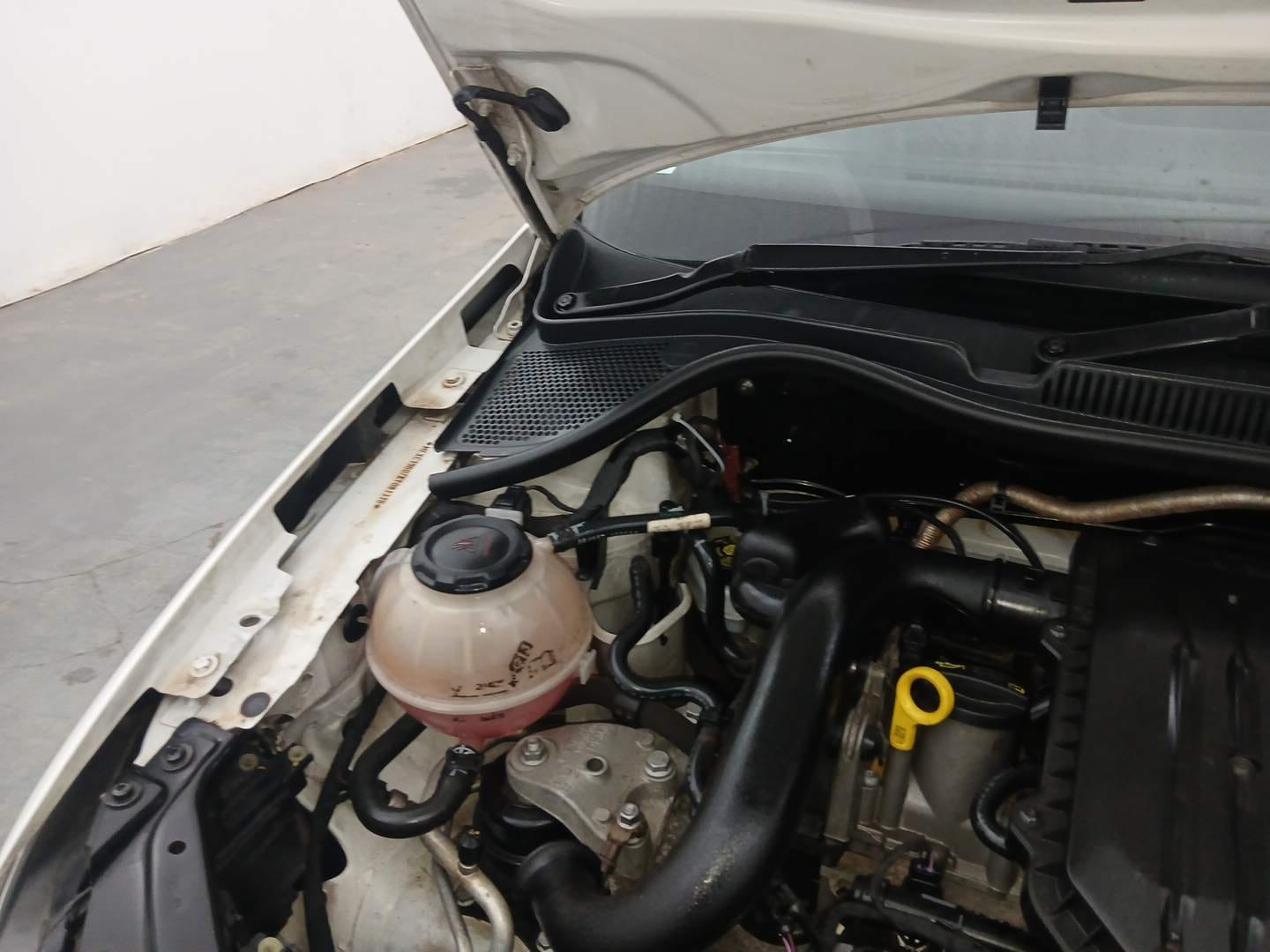 Used 2019 Volkswagen Ameo Comfortline 1.0L (P) Petrol Manual engine ENGINE RIGHT SIDE HINGE & APRON VIEW
