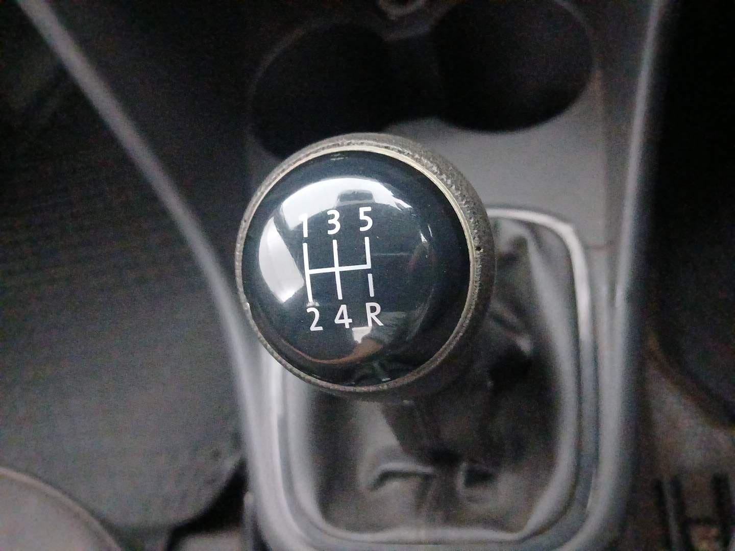 Used 2019 Volkswagen Ameo Comfortline 1.0L (P) Petrol Manual interior GEAR  KNOB VIEW