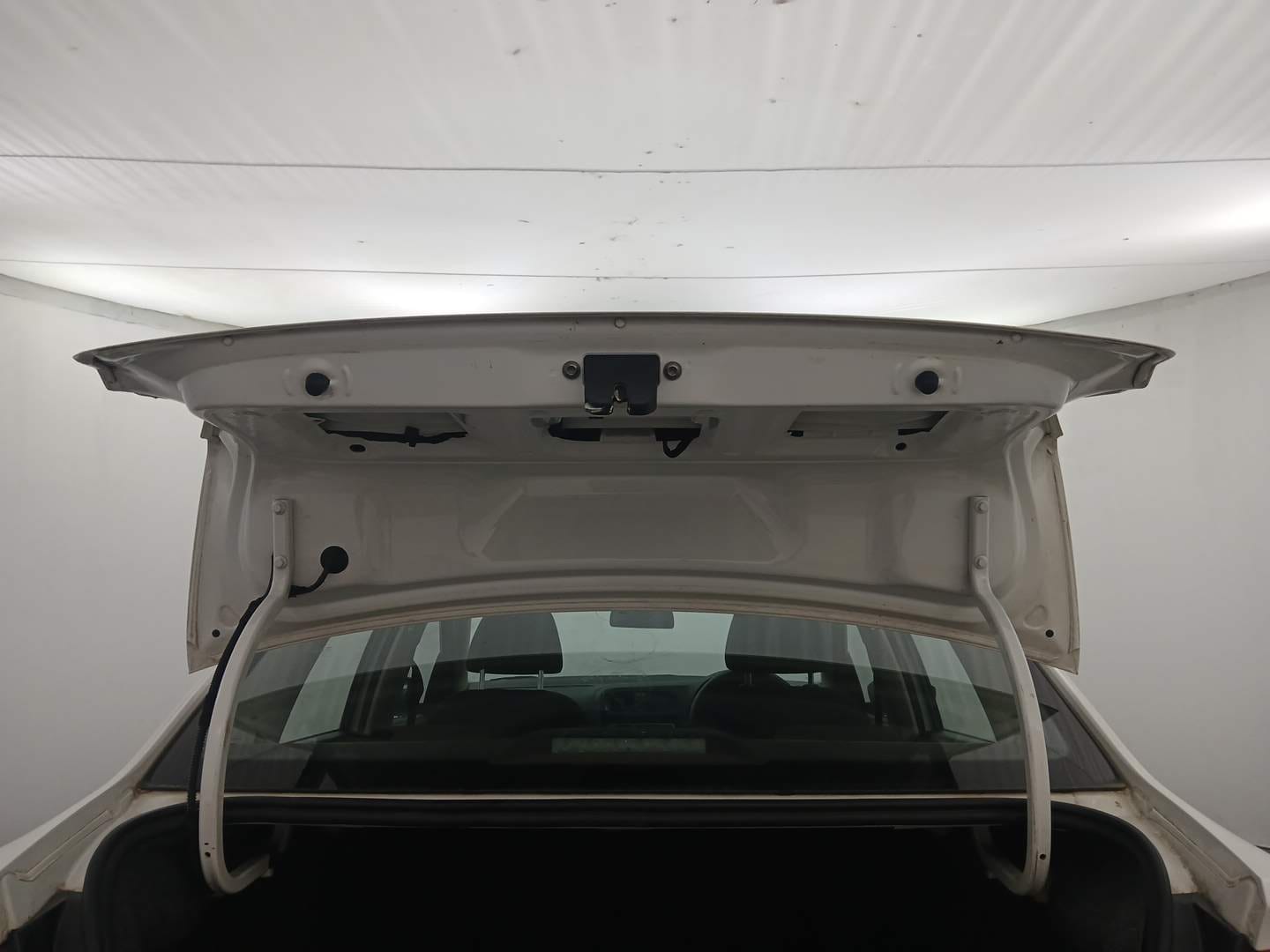 Used 2019 Volkswagen Ameo Comfortline 1.0L (P) Petrol Manual interior DICKY DOOR OPEN VIEW