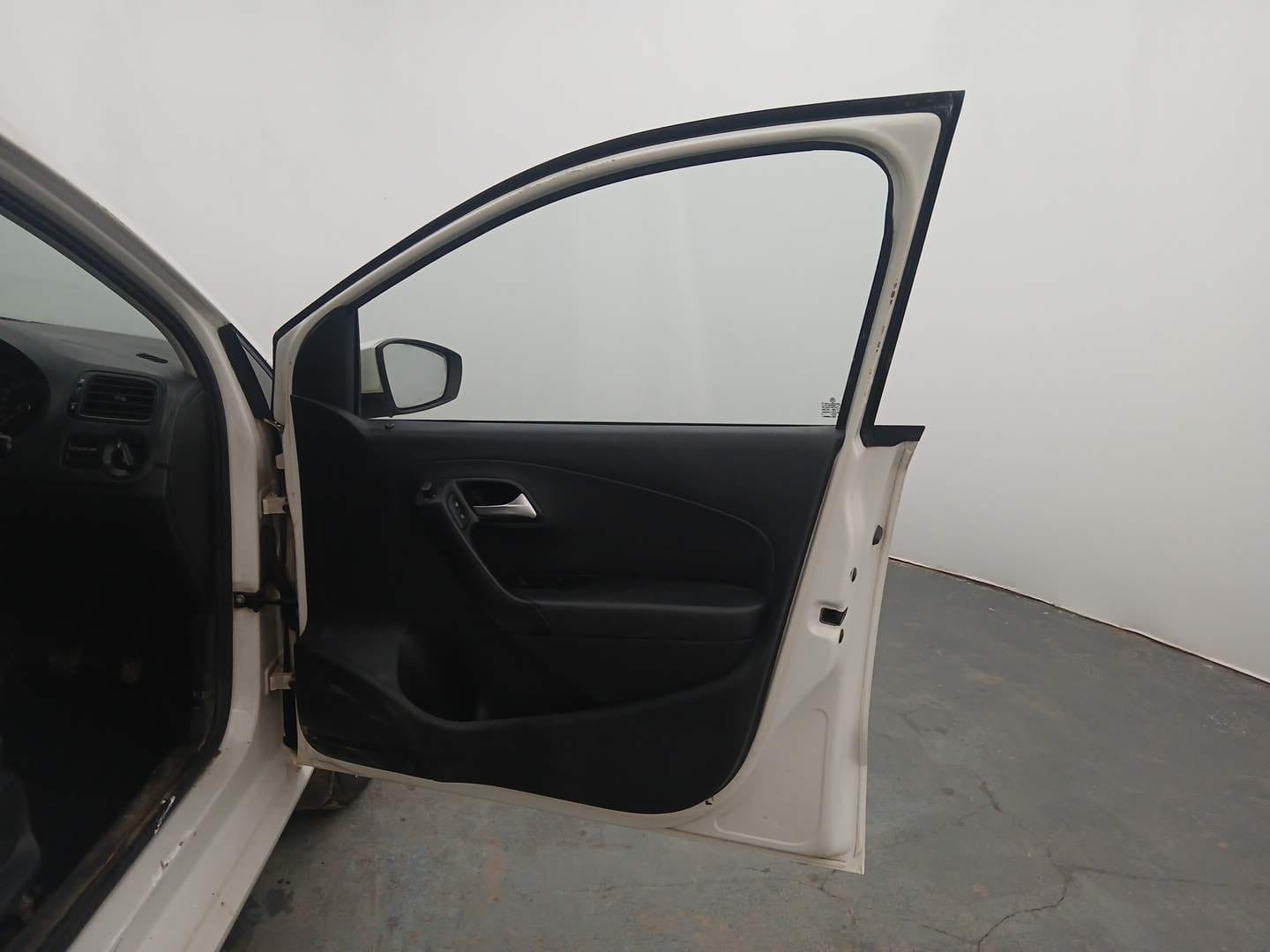 Used 2019 Volkswagen Ameo Comfortline 1.0L (P) Petrol Manual interior RIGHT FRONT DOOR OPEN VIEW