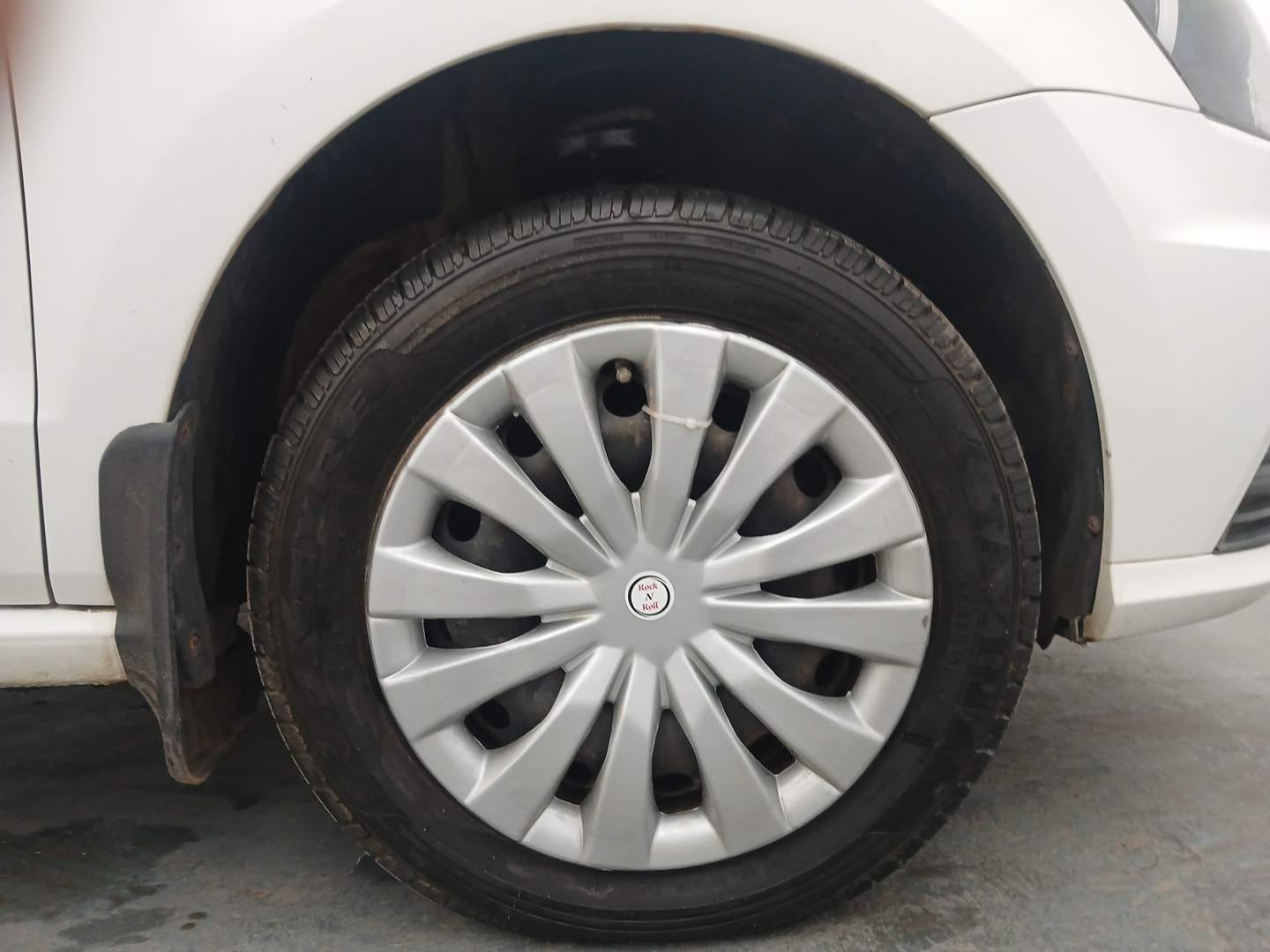 Used 2019 Volkswagen Ameo Comfortline 1.0L (P) Petrol Manual tyres RIGHT FRONT TYRE RIM VIEW