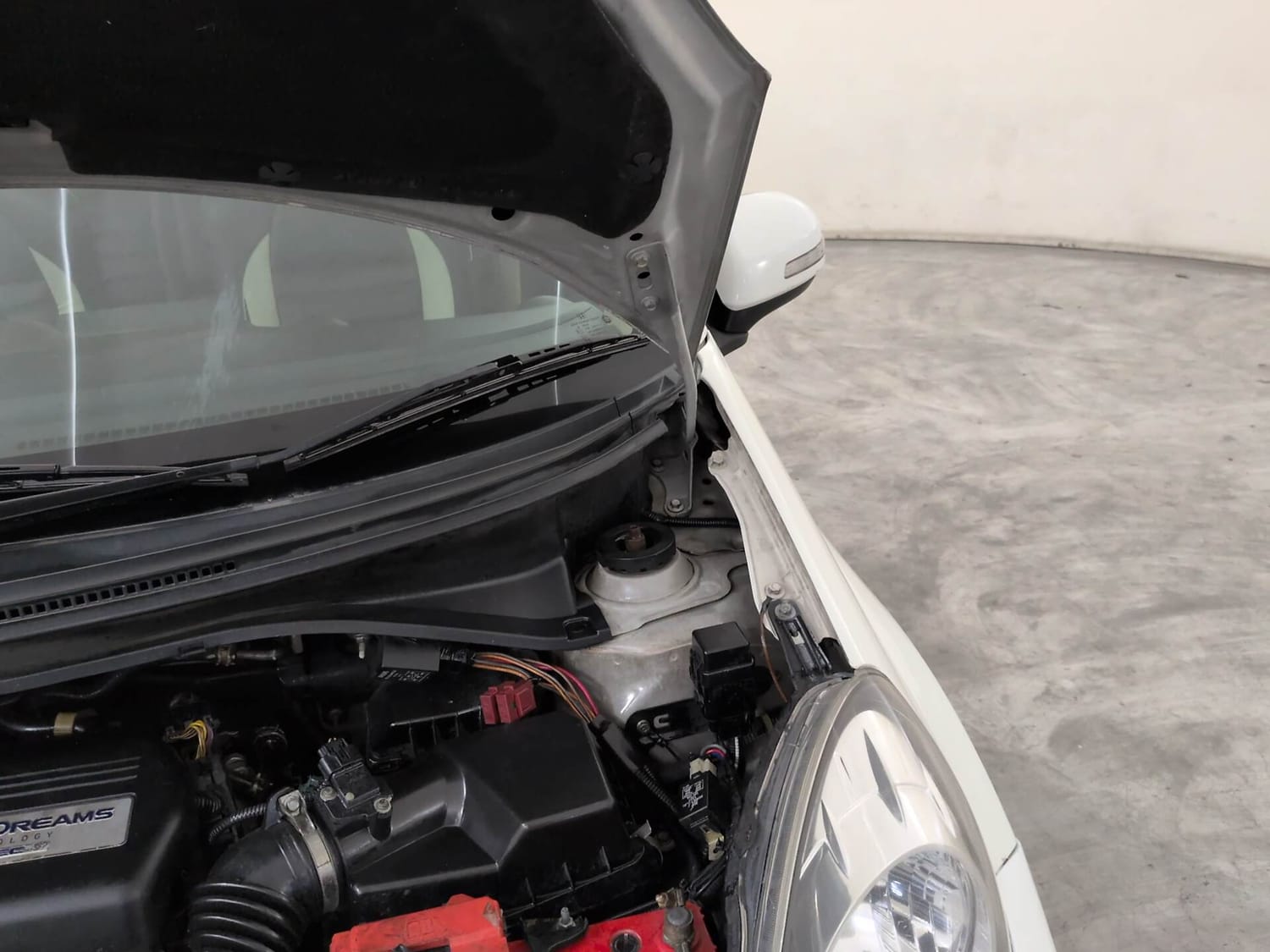Used 2014 Honda Amaze 1.5 VX i-DTEC Diesel Manual engine ENGINE LEFT SIDE HINGE & APRON VIEW
