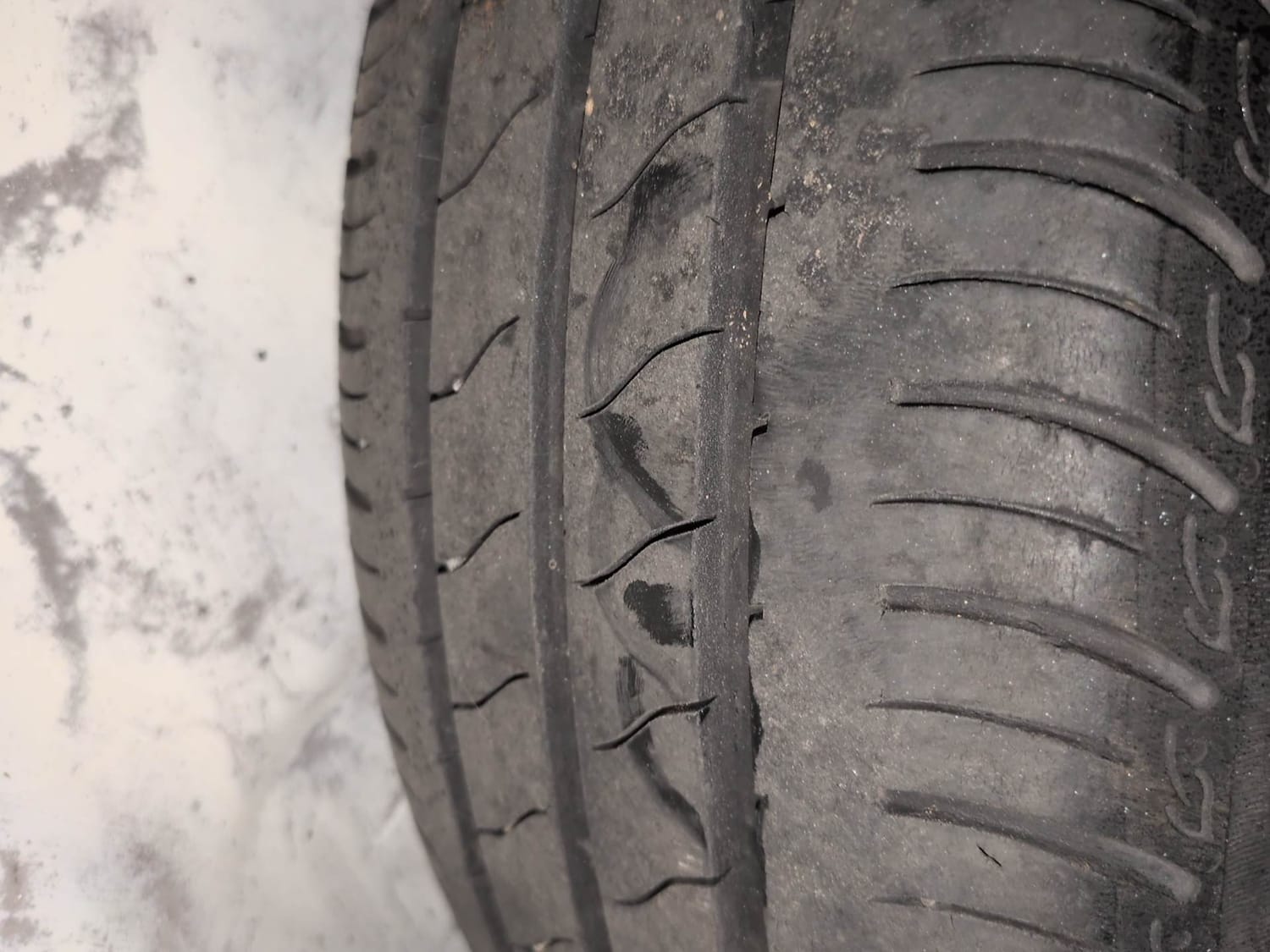 Used 2014 Honda Amaze 1.5 VX i-DTEC Diesel Manual tyres SPARE TYRE VIEW