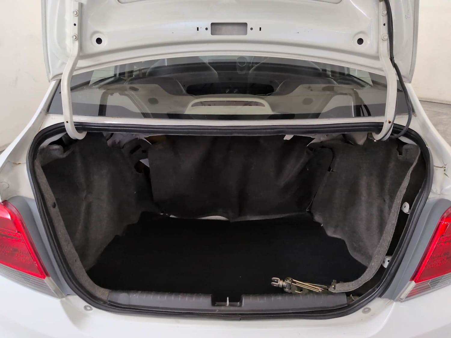 Used 2014 Honda Amaze 1.5 VX i-DTEC Diesel Manual interior DICKY INSIDE VIEW