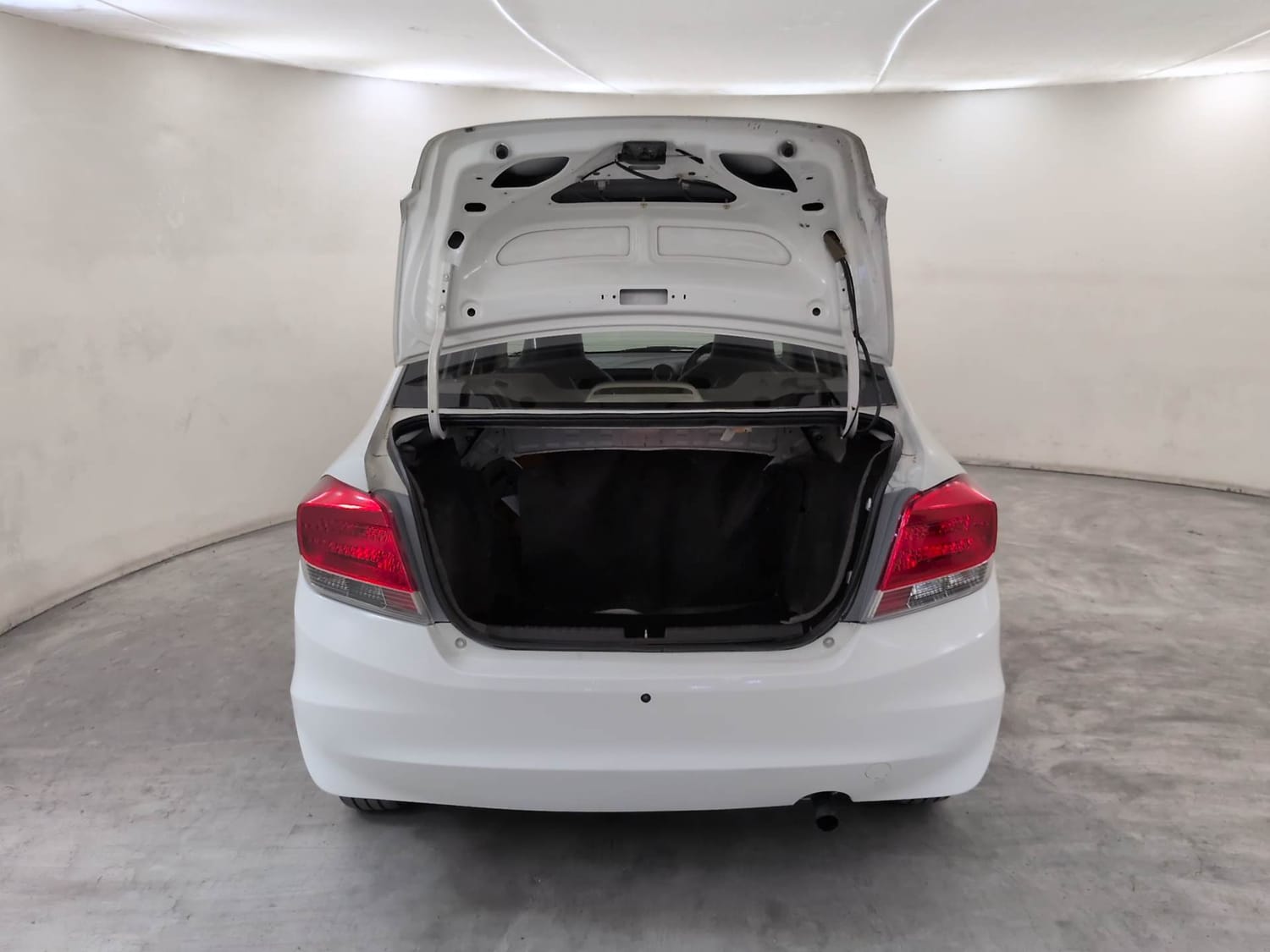Used 2014 Honda Amaze 1.5 VX i-DTEC Diesel Manual interior DICKY DOOR OPEN VIEW