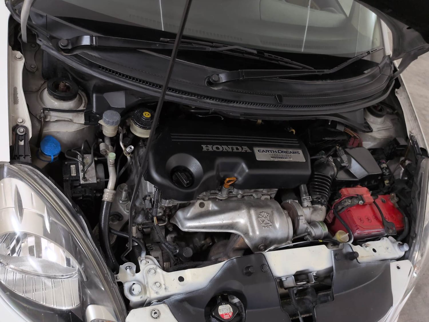Used 2014 Honda Amaze 1.5 VX i-DTEC Diesel Manual engine ENGINE RIGHT SIDE VIEW