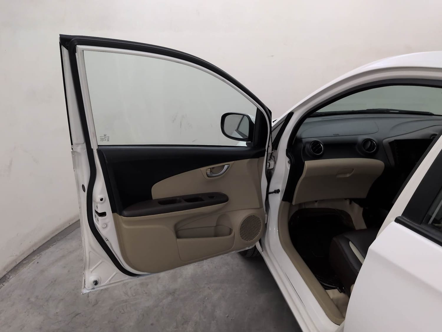 Used 2014 Honda Amaze 1.5 VX i-DTEC Diesel Manual interior LEFT FRONT DOOR OPEN VIEW