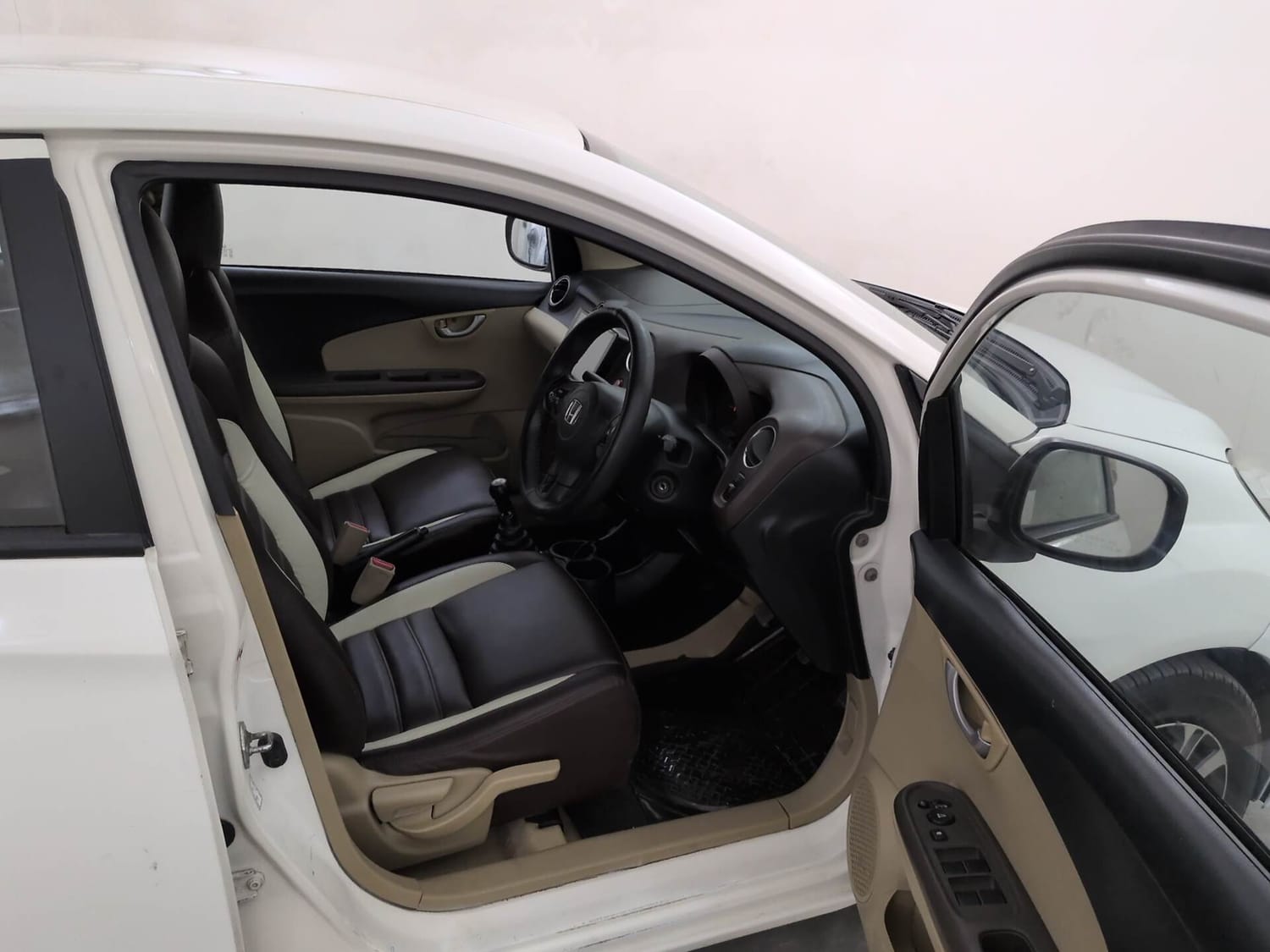 Used 2014 Honda Amaze 1.5 VX i-DTEC Diesel Manual interior RIGHT SIDE FRONT DOOR CABIN VIEW