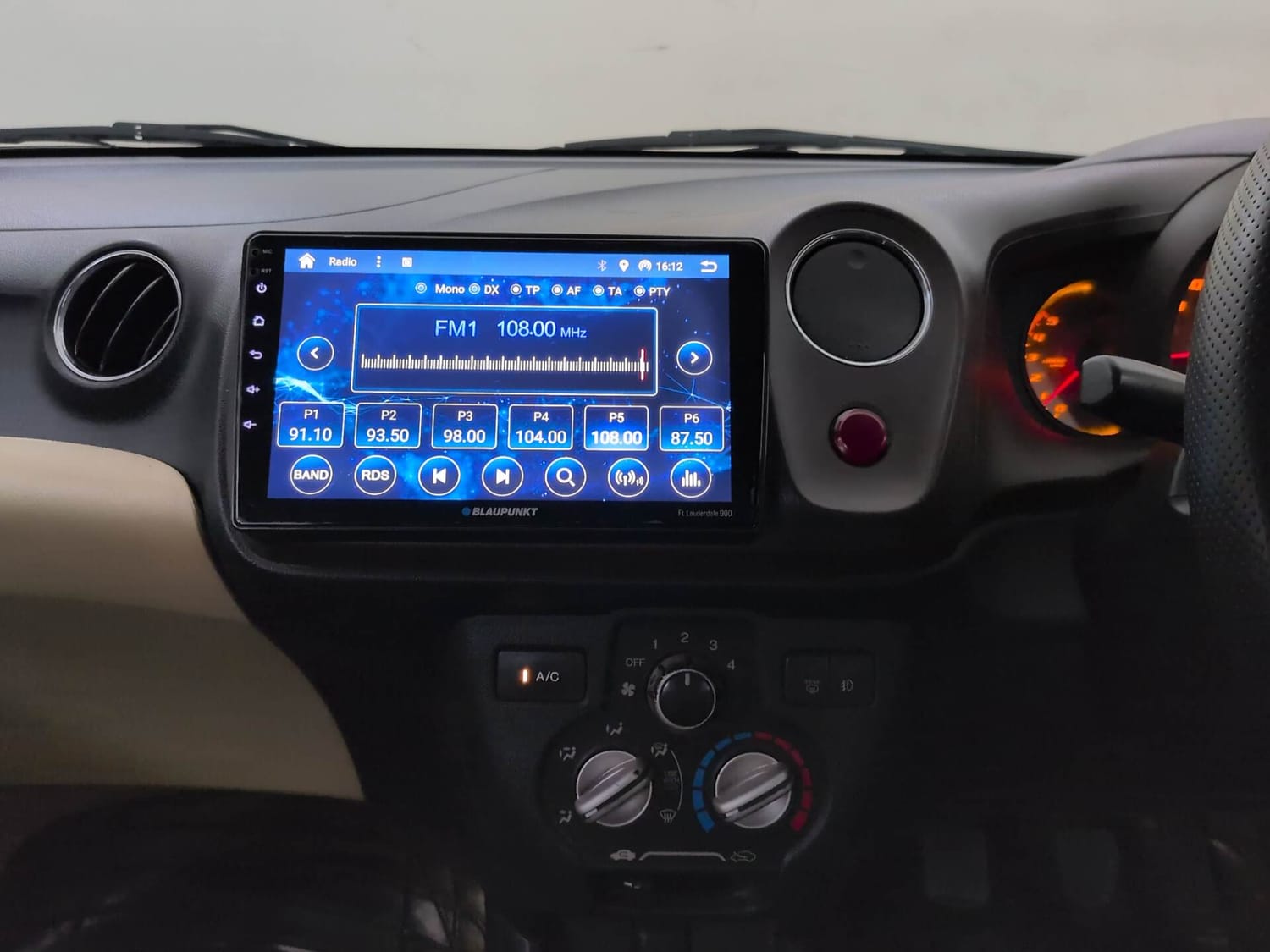 Used 2014 Honda Amaze 1.5 VX i-DTEC Diesel Manual interior MUSIC SYSTEM & AC CONTROL VIEW