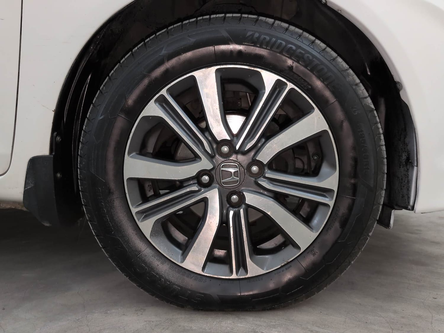 Used 2014 Honda Amaze 1.5 VX i-DTEC Diesel Manual tyres RIGHT FRONT TYRE RIM VIEW
