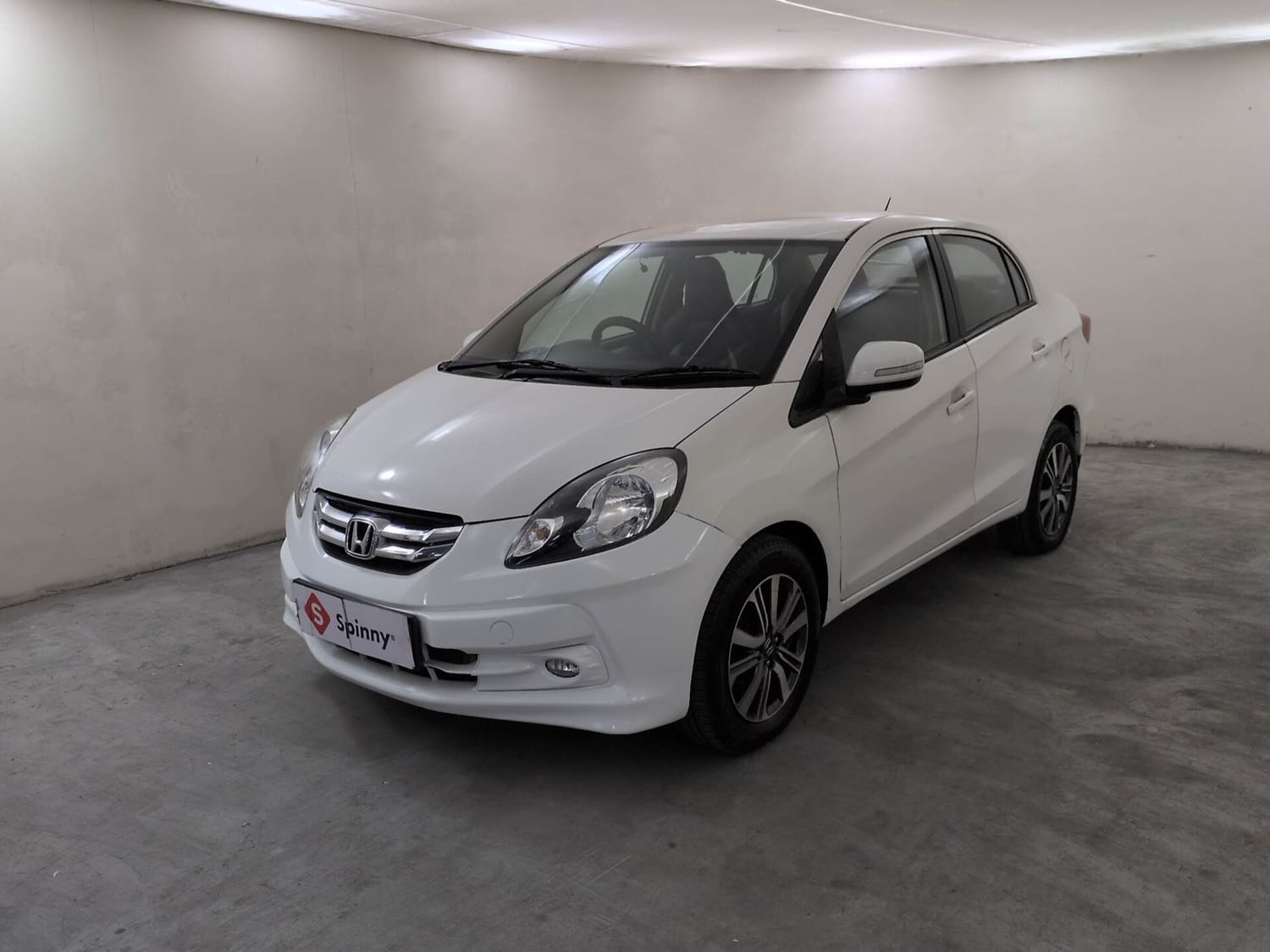 Used 2014 Honda Amaze 1.5 VX i-DTEC Diesel Manual exterior LEFT FRONT CORNER VIEW