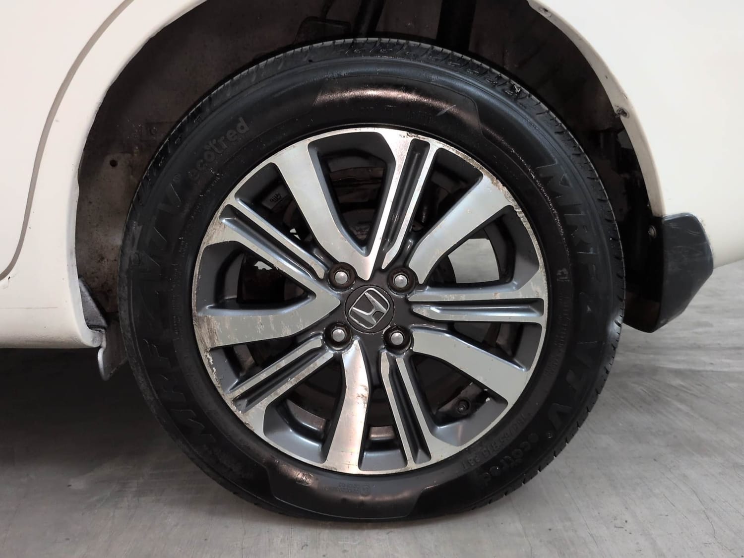 Used 2014 Honda Amaze 1.5 VX i-DTEC Diesel Manual tyres LEFT REAR TYRE RIM VIEW