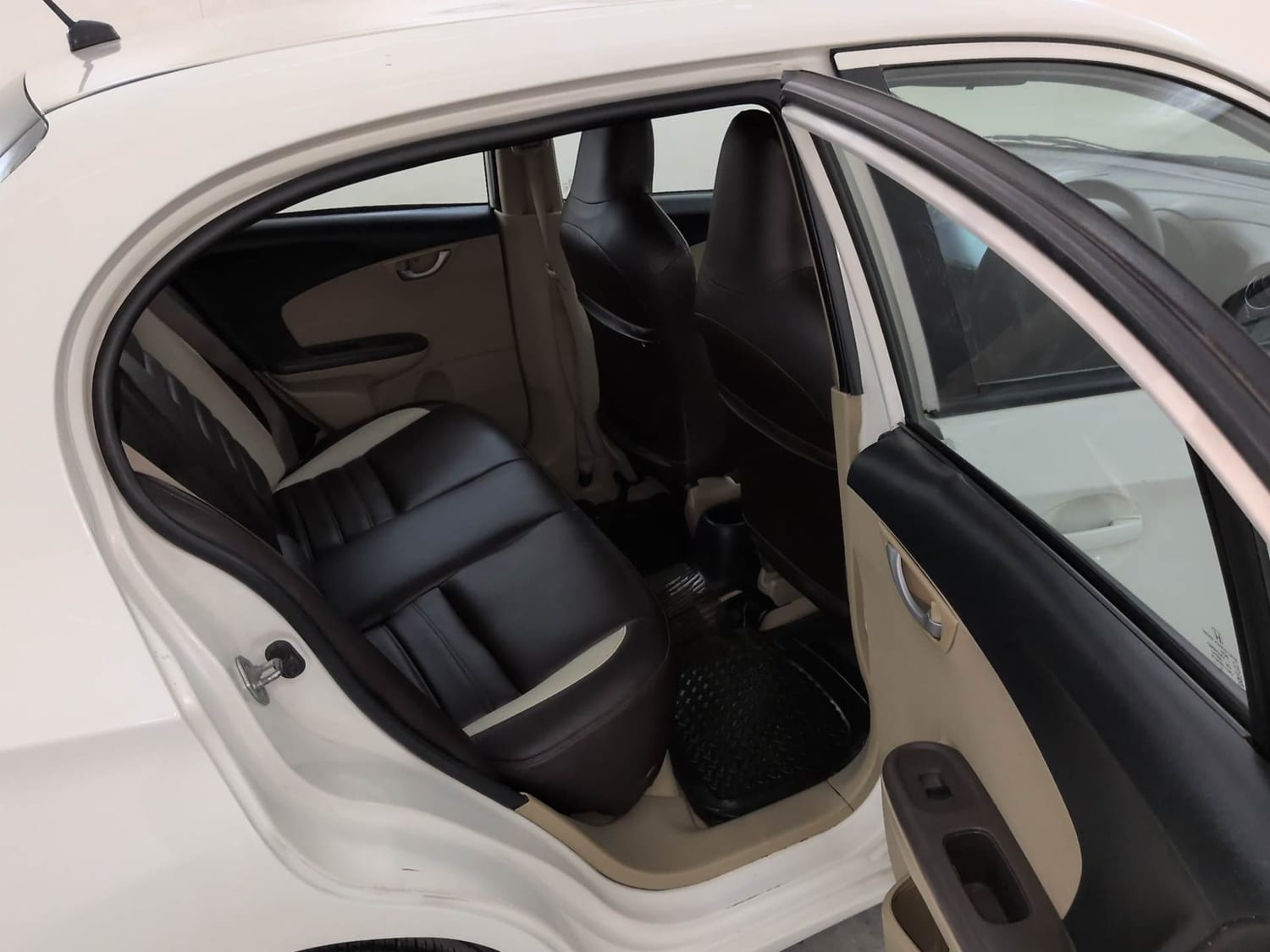 Used 2014 Honda Amaze 1.5 VX i-DTEC Diesel Manual interior RIGHT SIDE REAR DOOR CABIN VIEW