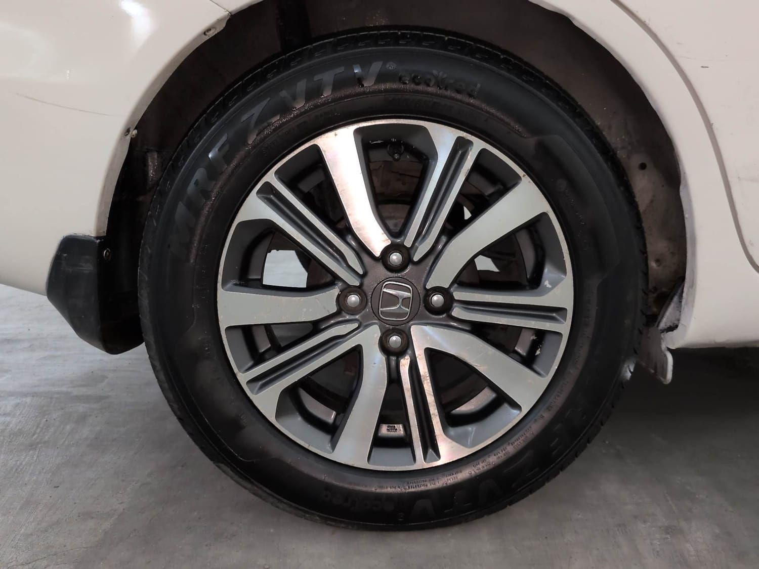 Used 2014 Honda Amaze 1.5 VX i-DTEC Diesel Manual tyres RIGHT REAR TYRE RIM VIEW