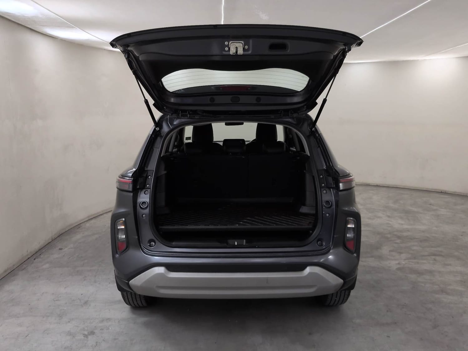 Used 2025 Maruti Suzuki Grand Vitara Delta Plus Intelligent Hybrid eCVT Hybrid Automatic interior DICKY DOOR OPEN VIEW