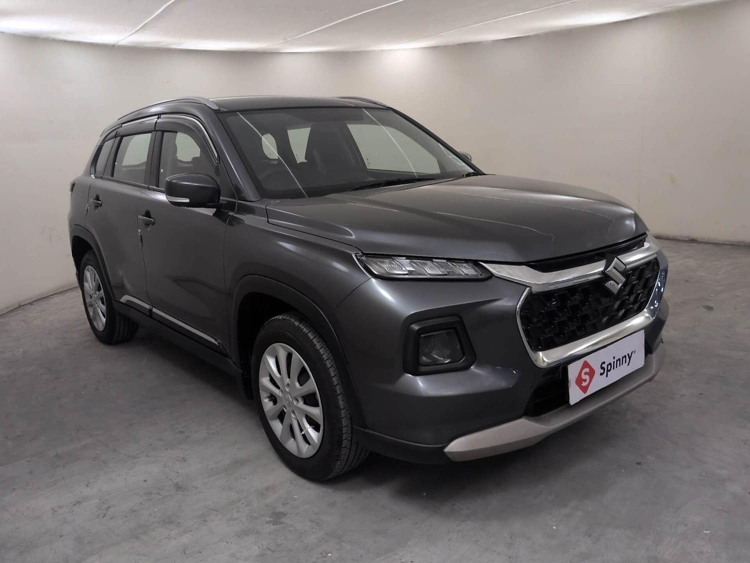 Used 2025 Maruti Suzuki Grand Vitara Delta Plus Intelligent Hybrid eCVT Hybrid Automatic exterior RIGHT FRONT CORNER VIEW