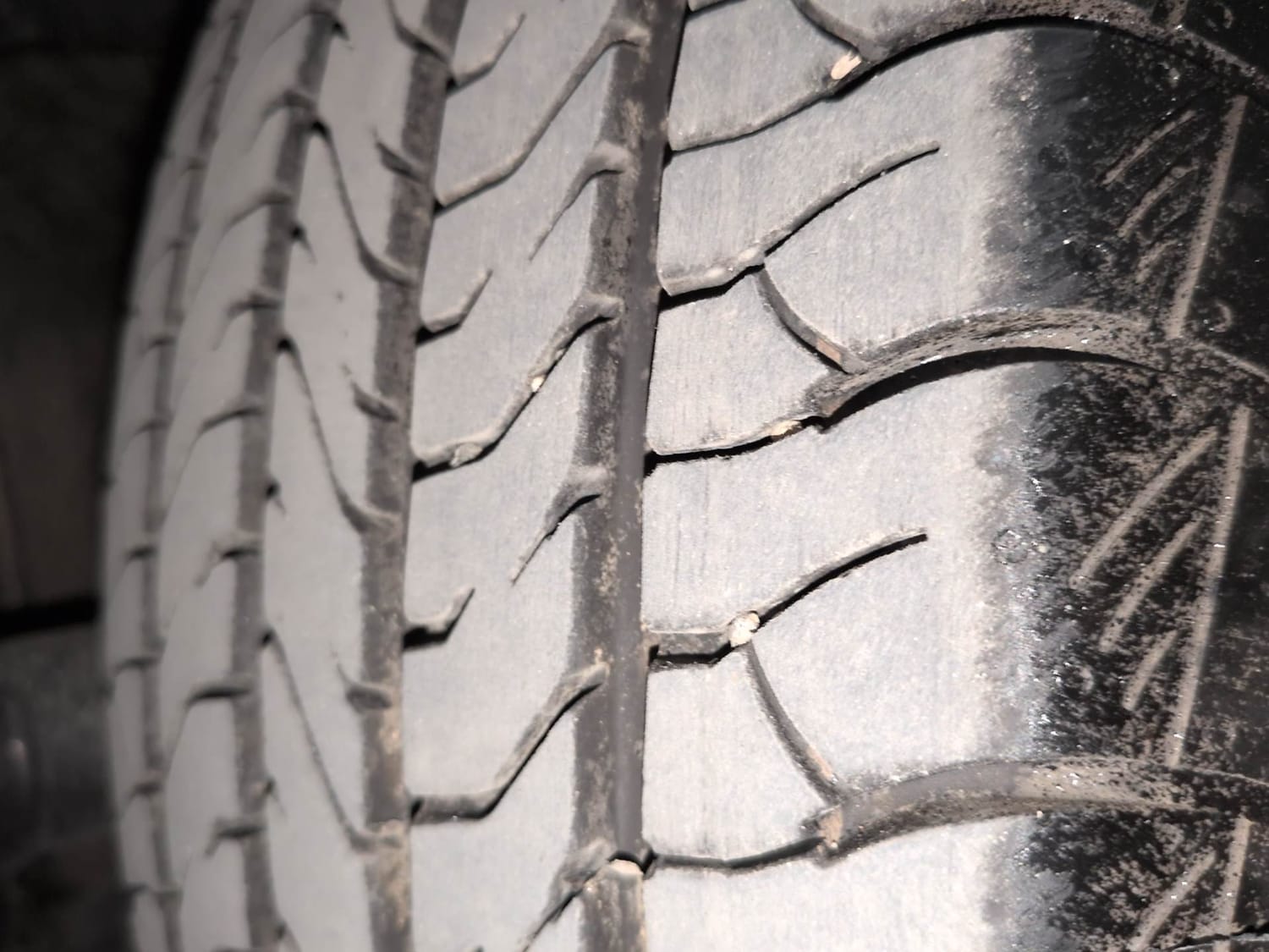 Used 2025 Maruti Suzuki Grand Vitara Delta Plus Intelligent Hybrid eCVT Hybrid Automatic tyres LEFT FRONT TYRE TREAD VIEW