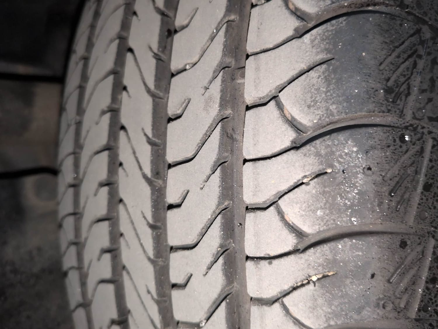 Used 2025 Maruti Suzuki Grand Vitara Delta Plus Intelligent Hybrid eCVT Hybrid Automatic tyres LEFT REAR TYRE TREAD VIEW