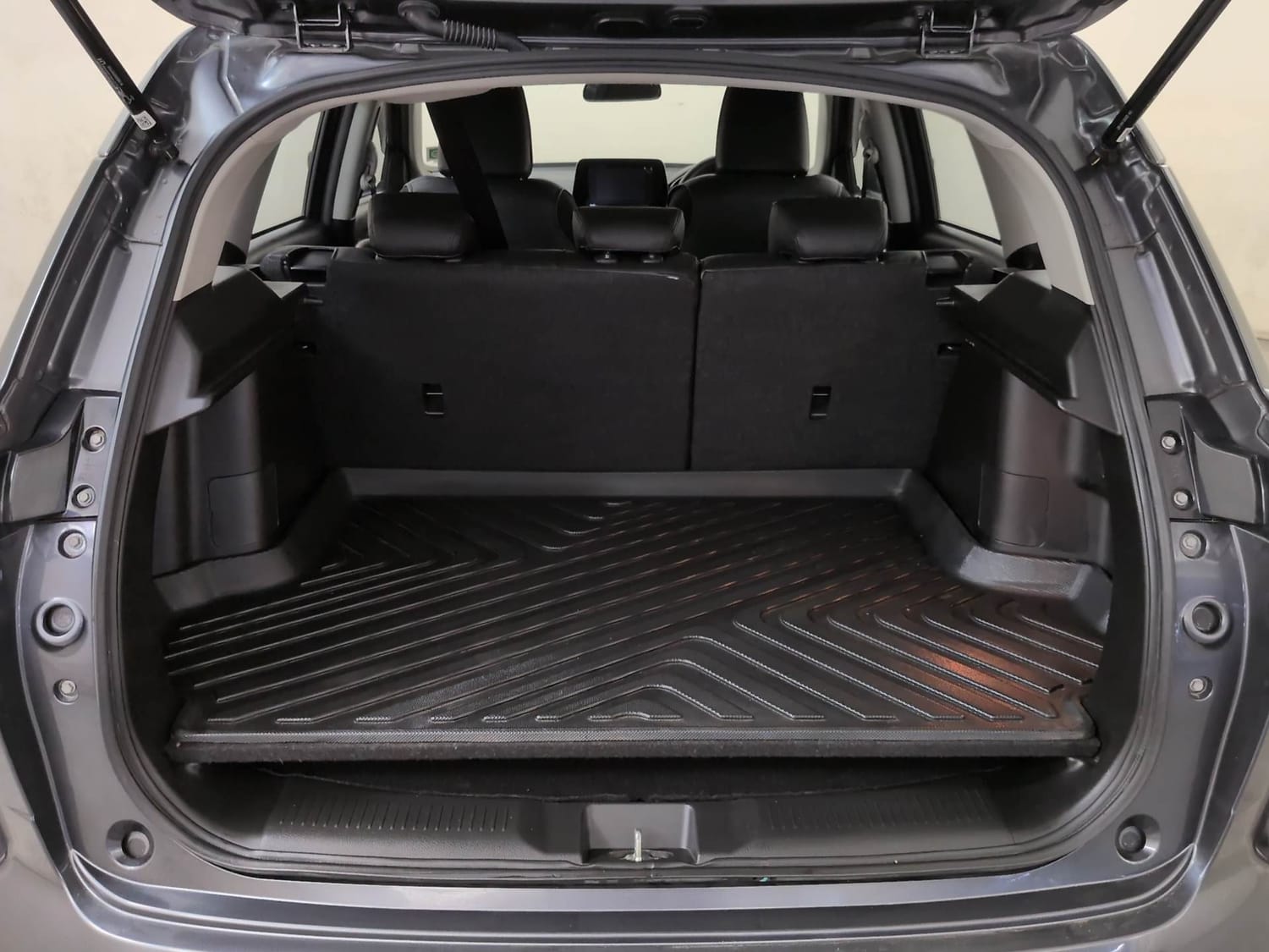 Used 2025 Maruti Suzuki Grand Vitara Delta Plus Intelligent Hybrid eCVT Hybrid Automatic interior DICKY INSIDE VIEW